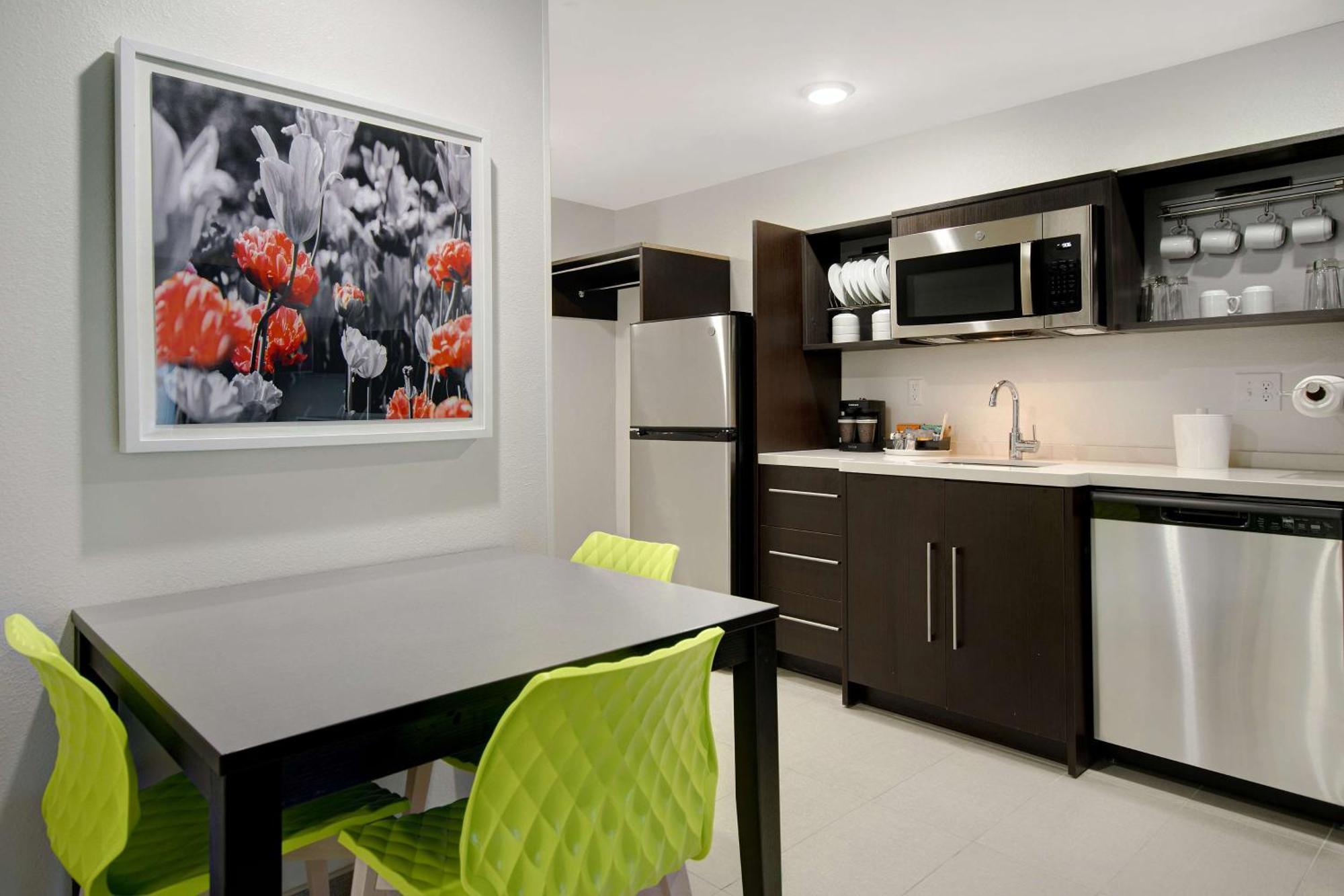 Home2 Suites By Hilton Grand Rapids Airport Kentwood ภายนอก รูปภาพ