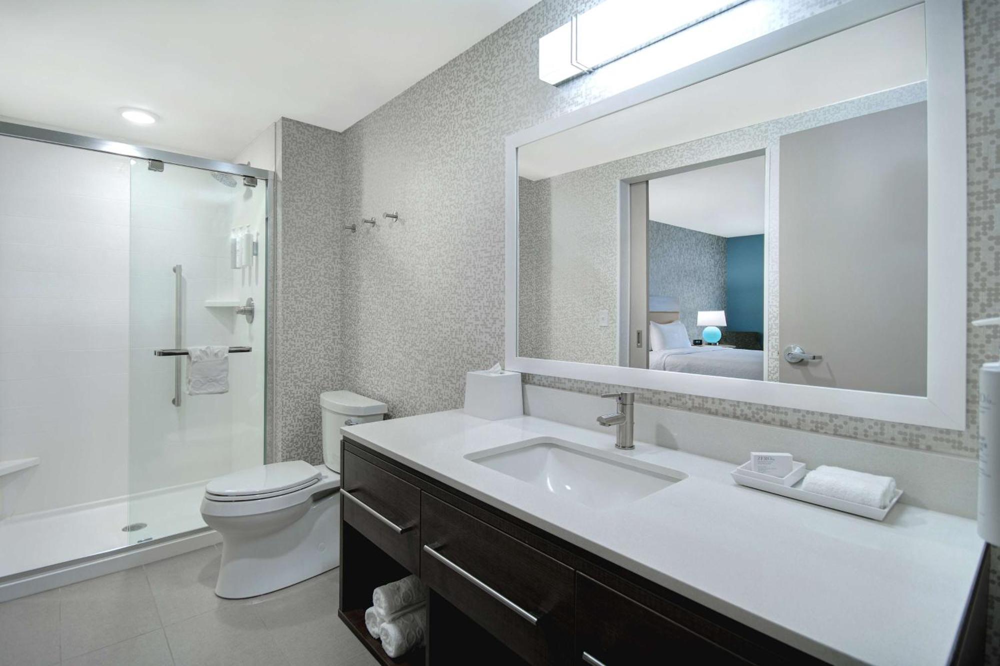 Home2 Suites By Hilton Grand Rapids Airport Kentwood ภายนอก รูปภาพ