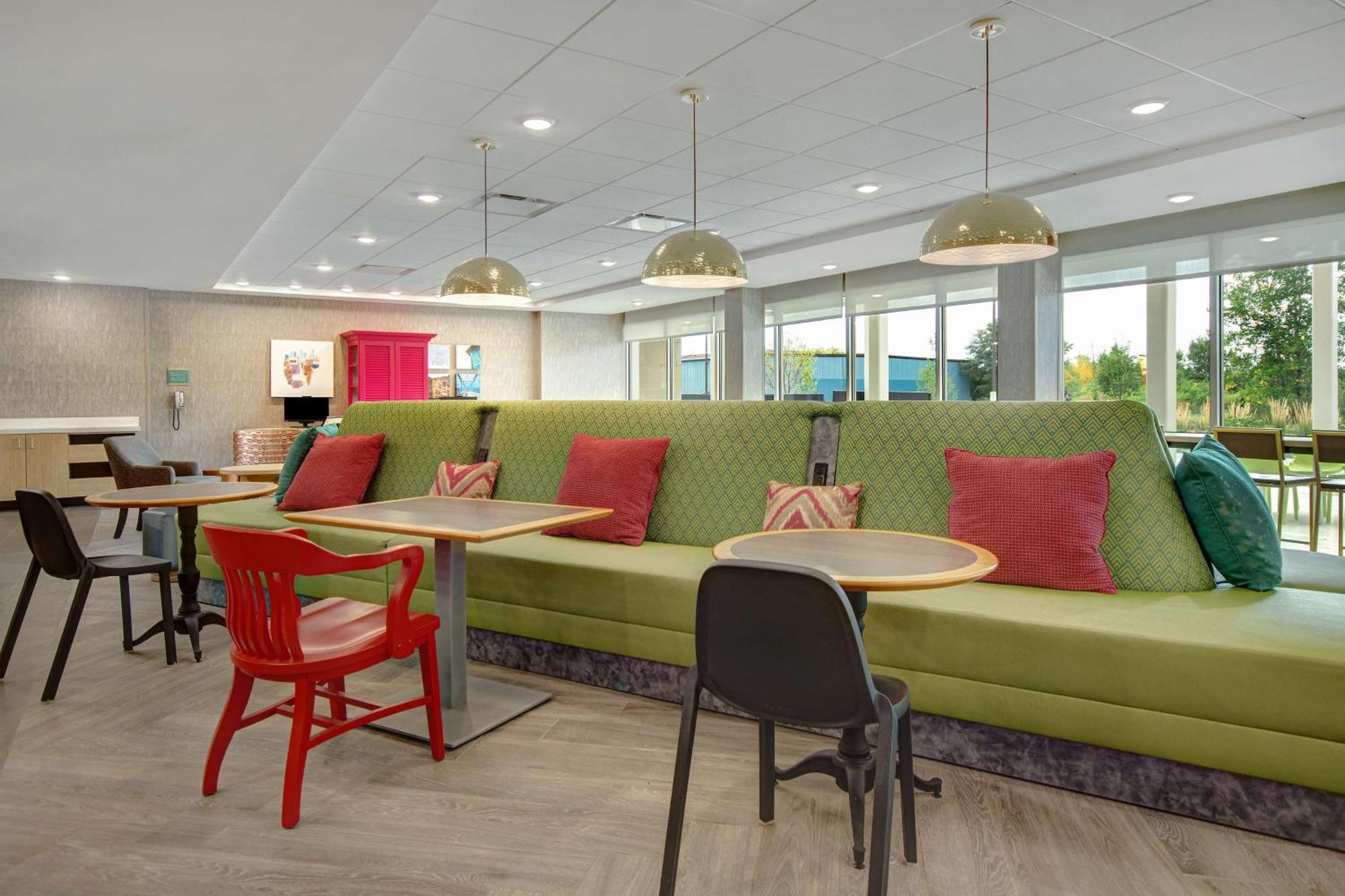 Home2 Suites By Hilton Grand Rapids Airport Kentwood ภายนอก รูปภาพ