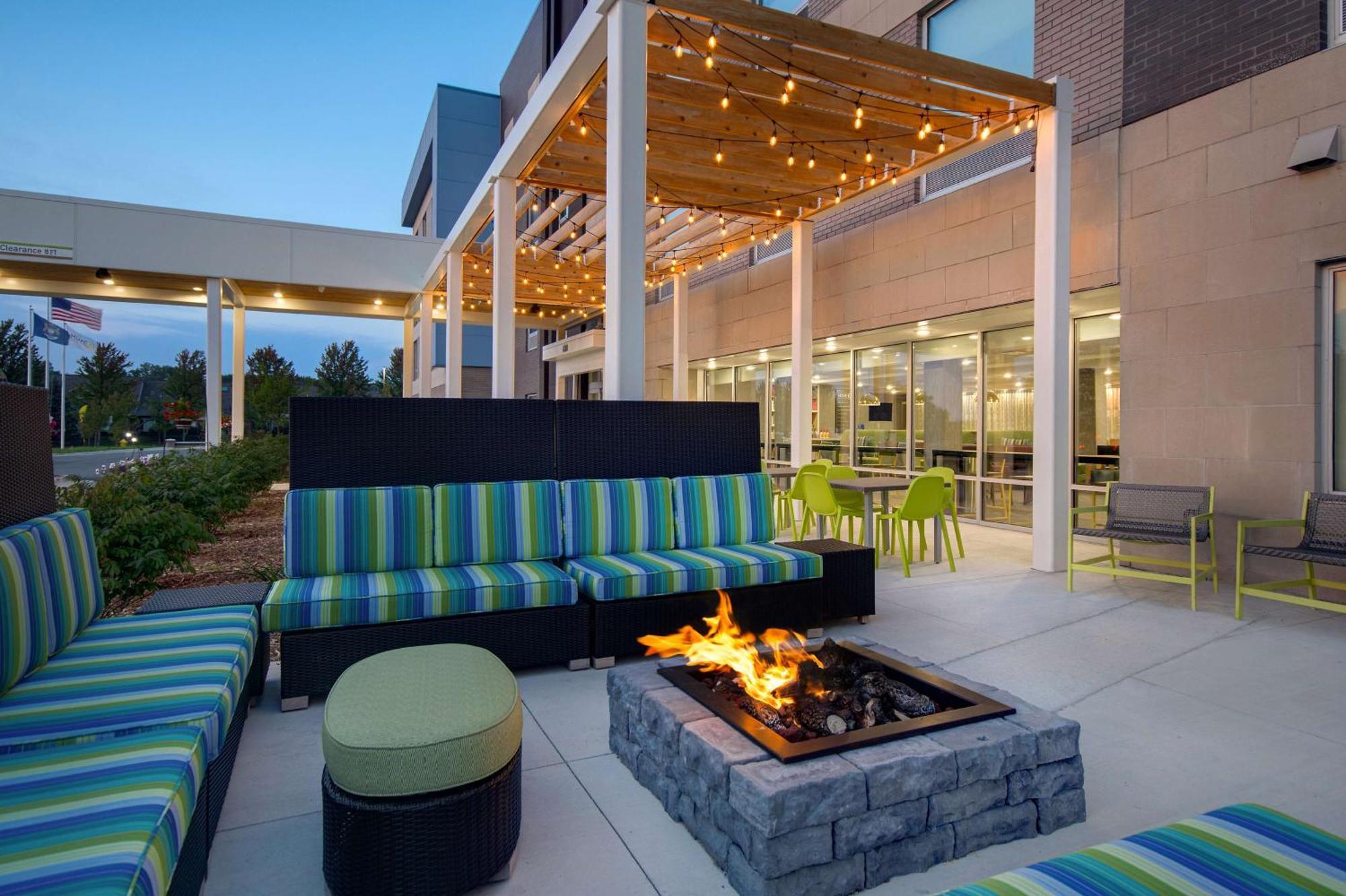 Home2 Suites By Hilton Grand Rapids Airport Kentwood ภายนอก รูปภาพ